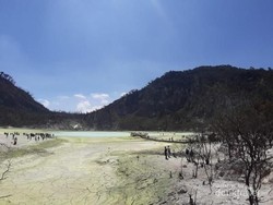 Romantisnya Bandung Ada di Kawah Putih Ini