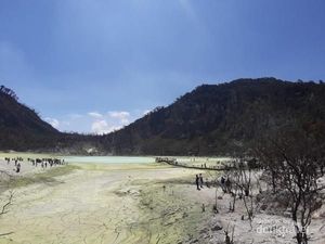 Romantisnya Bandung Ada di Kawah Putih Ini Romantisnya Bandung Ada di Kawah Putih Ini