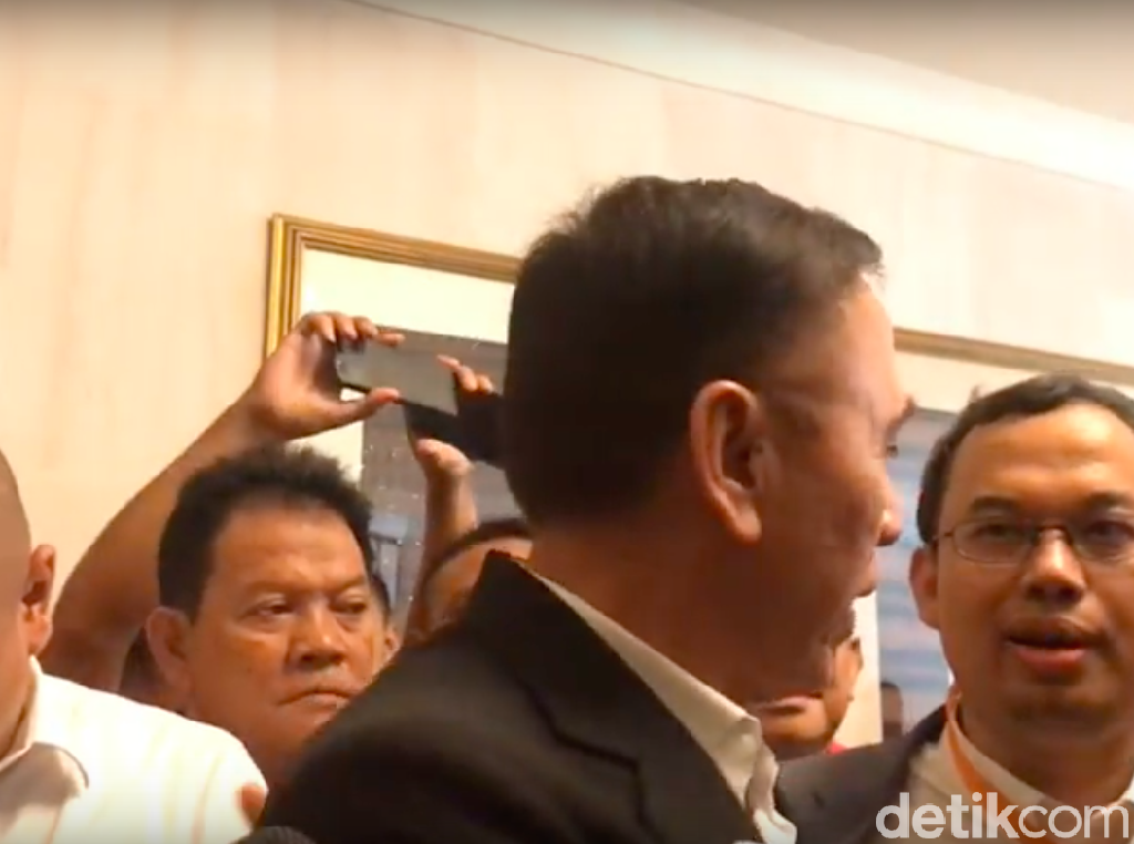 Video Momen Iwan Bule dan Vijaya Bersitegang di Kongres PSSI Video Momen Iwan Bule dan Vijaya Bersitegang di Kongres PSSI