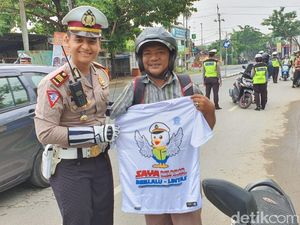 Saat Polisi Bojonegoro Salut pada Pengendara Difabel yang Tertib Lalin