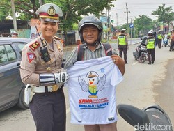 Saat Polisi Bojonegoro Salut pada Pengendara Difabel yang Tertib Lalin