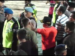 Momen Gubernur Kalteng Marahi Kapolres dan Lempar Botol ke Stadion