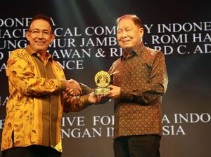 Mochtar Riady Raih UI Awarding Night