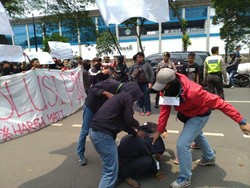 Ada Unjuk Rasa soal Revolusi PSSI di Wisma 46 BNI, Lalin Tersendat