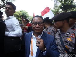Namun kongres ini menuai kontra, 6 calon ketua umum PSSI walk out dari Kongres Luar Biasa (KLB) PSSI menyusul langkah satu lainnya yang sudah lebih dulu mundur menjelang acara.