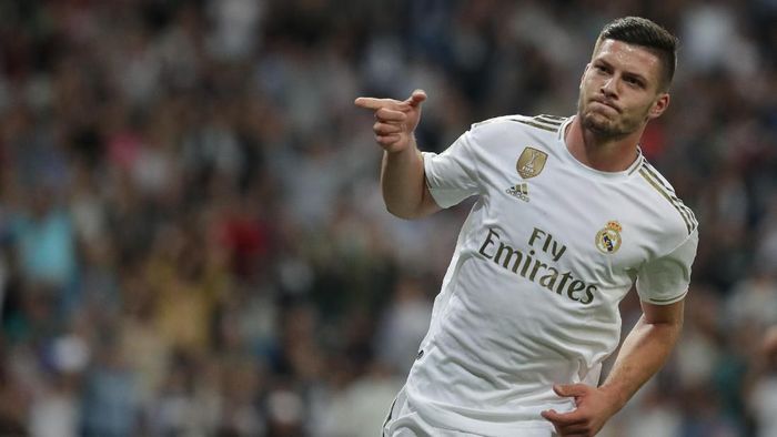 MADRID, SPAIN - SEPTEMBER 25: Luka Jovic of Real Madrid CF celebrates scoring their second goal during the Liga match between Real Madrid CF and CA Osasuna at Estadio Santiago Bernabeu on September 25, 2019 in Madrid, Spain. (Photo by Gonzalo Arroyo Moreno/Getty Images)