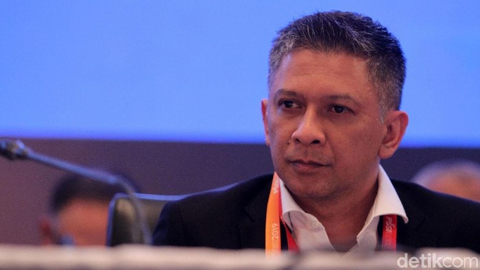 Mochamad Iriawan alias Iwan Bule terpilih sebagai Ketua Umum PSSI periode 2019-2023. Pemilihan Ketua Umum PSSI dilaksanakan dalam Kongres Luar Biasa (KLB) pemilihan PSSi di Hotel Shangri-La, Jakarta, Sabtu (2/11/2019). Iwan Bule didampingi dua orang wakil yaitu Cucu Sumantri dan Iwan Budianto.