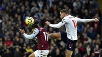 Trezeguet berusaha menanduk bola. Dalam pertandingan ini dia berhasil membobol gawang Liverpool di menit ke-21. AP Photo/Rui Vieira.