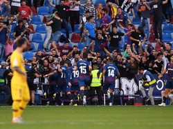Kekalahan ini untuk sementara tak mengubah posisi skuat asuhan Ernesto Valverde di puncak klasemen dengan 22 poin dari 11 laga. Alex Caparros/Getty Images.
