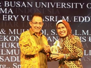 UI Beri Penghargaan Pendidikan untuk Pemkab Serang