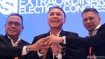 Senyum Cerah Iwan Bule Jadi Ketum PSSI
