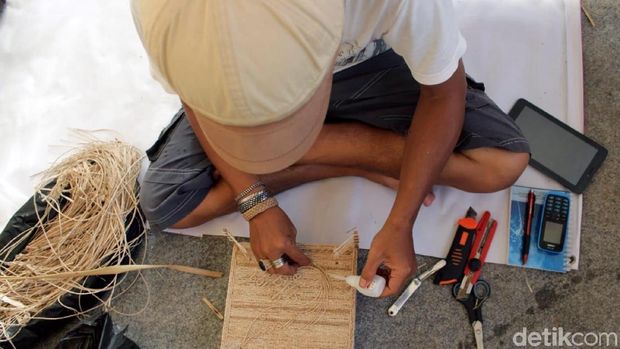 Pria Sukabumi Ini Sulap Pelepah Pohon Pisang Bernilai Dolar
