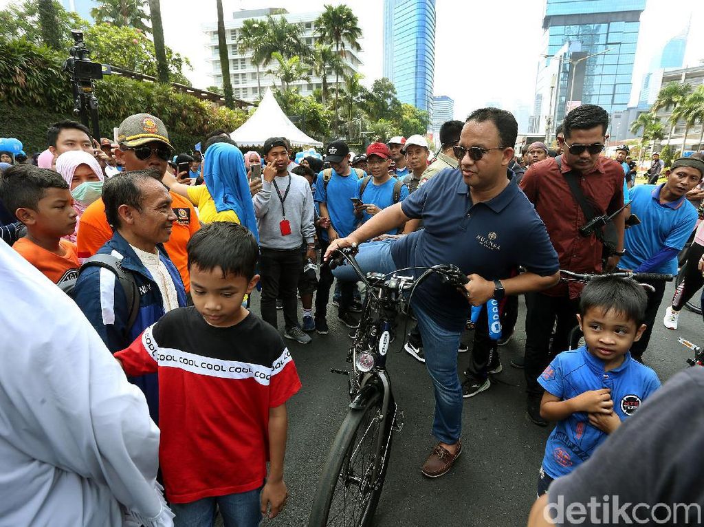 Tentukan Zona PKL Jualan di CFD, Anies: Ini Bukan Penertiban, tapi Penataan Tentukan Zona PKL Jualan di CFD, Anies: Ini Bukan Penertiban, tapi Penataan