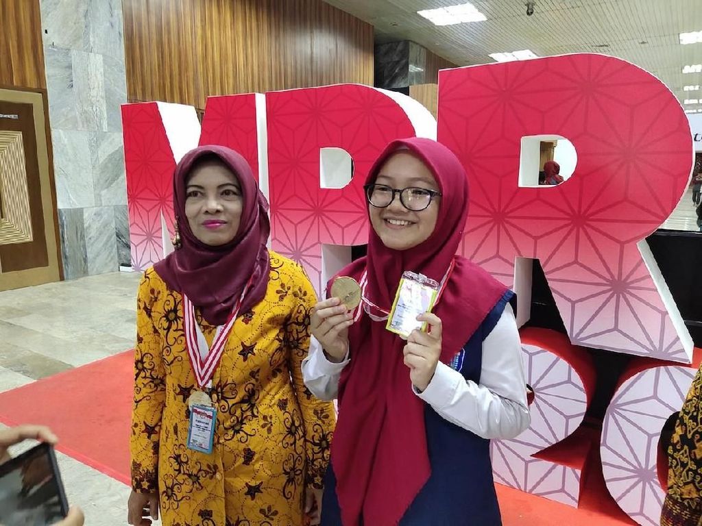 Cerita Siswi SMAN 1 Tenggarong Menembus Juara 1 LCC Empat Pilar Cerita Siswi SMAN 1 Tenggarong Menembus Juara 1 LCC Empat Pilar