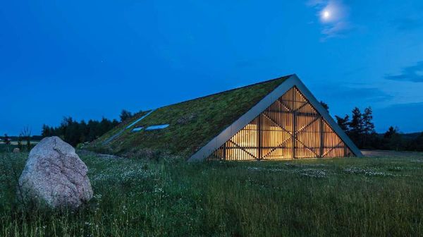 Cantik! Rumah Ini Tersembunyi di Bawah Hamparan Rumput