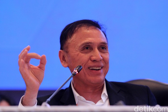 Mochamad Iriawan alias Iwan Bule terpilih sebagai Ketua Umum PSSI periode 2019-2023. Pemilihan Ketua Umum PSSI dilaksanakan dalam Kongres Luar Biasa (KLB) pemilihan PSSi di Hotel Shangri-La, Jakarta, Sabtu (2/11/2019). Iwan Bule didampingi dua orang wakil yaitu Cucu Sumantri dan Iwan Budianto.