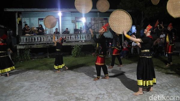 Melihat Indahnya Tarian Tradisional Suku Dayak Tidung