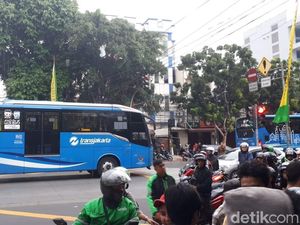 Begini Kronologi Kecelakaan Ojol di Mampang Versi Sopir Bus TransJ