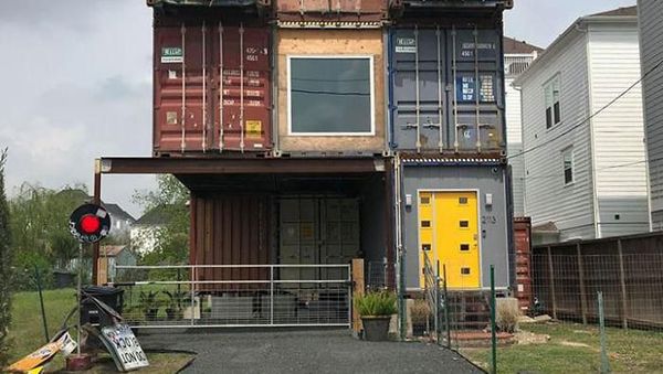 Bikin Takjub, Pria Bangun Rumah Unik Terbuat dari Kontainer Bekas