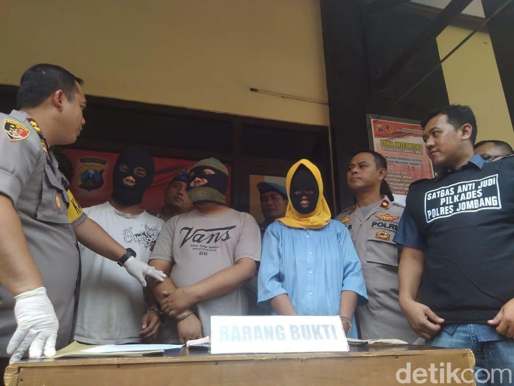 3 Penjudi di Pilkades Jombang Diringkus, Ibu Rumah Tangga Jadi Bandar 3 Penjudi di Pilkades Jombang Diringkus, Ibu Rumah Tangga Jadi Bandar