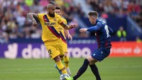 Barca tak mengendurkan serangan usai unggul. Alex Caparros/Getty Images
