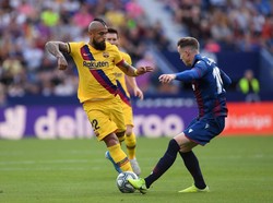Barca tak mengendurkan serangan usai unggul. Alex Caparros/Getty Images
