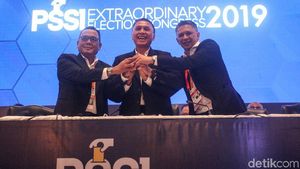 Senyum Cerah Iwan Bule Jadi Ketum PSSI