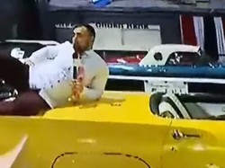 Nggak Sopan di Pameran Otomotif, Reporter ini Berujung Dipecat