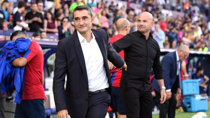 Ernesto Valverde tak berniat mundur usai Barcelona disungkurkan Levante. (Foto: Alex Caparros / Getty Images)