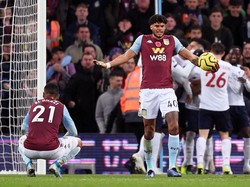 Dengan hasil ini Villa tertahan di posisi 16 dengan 11 poin. Laurence Griffiths/Getty Images.