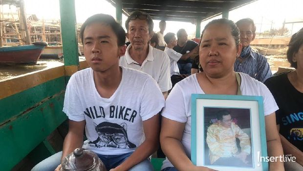 Proses Pelarungan jenazah mendiang Suhu Naga di Laut Dadap