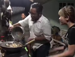 Siap-siap Dimarahi! 5 Warung Makan Ini Penjualnya Galak dan Jutek