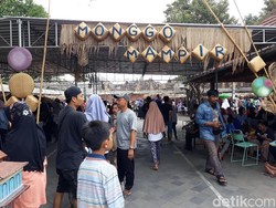 Beragam Jajan Pasar Tradisional Laris Manis di Pasar Lawas Mataram