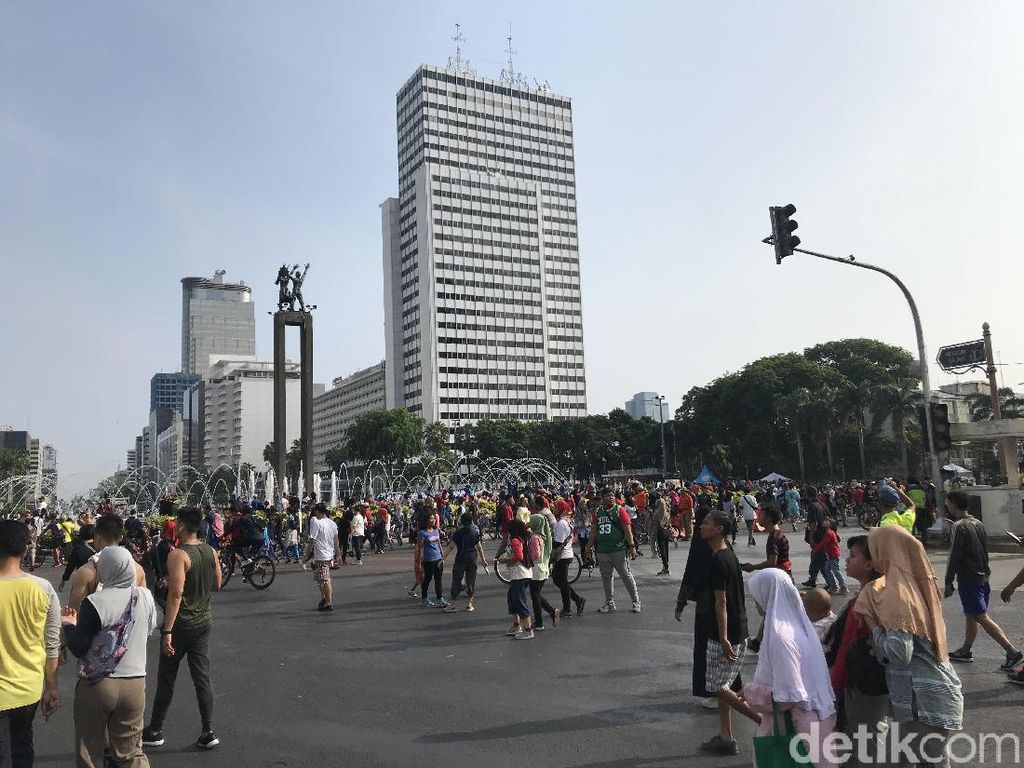 Dijaga Satpol PP, Sekitar Bundaran HI Bebas dari PKL Dijaga Satpol PP, Sekitar Bundaran HI Bebas dari PKL