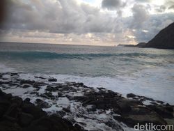 BMKG Wanti-wanti Gelombang Tinggi di Labuan Bajo Imbas Bibit Siklon 96S