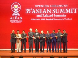Presiden Jokowi Hadiri Pembukaan KTT ke-35 ASEAN di Bangkok