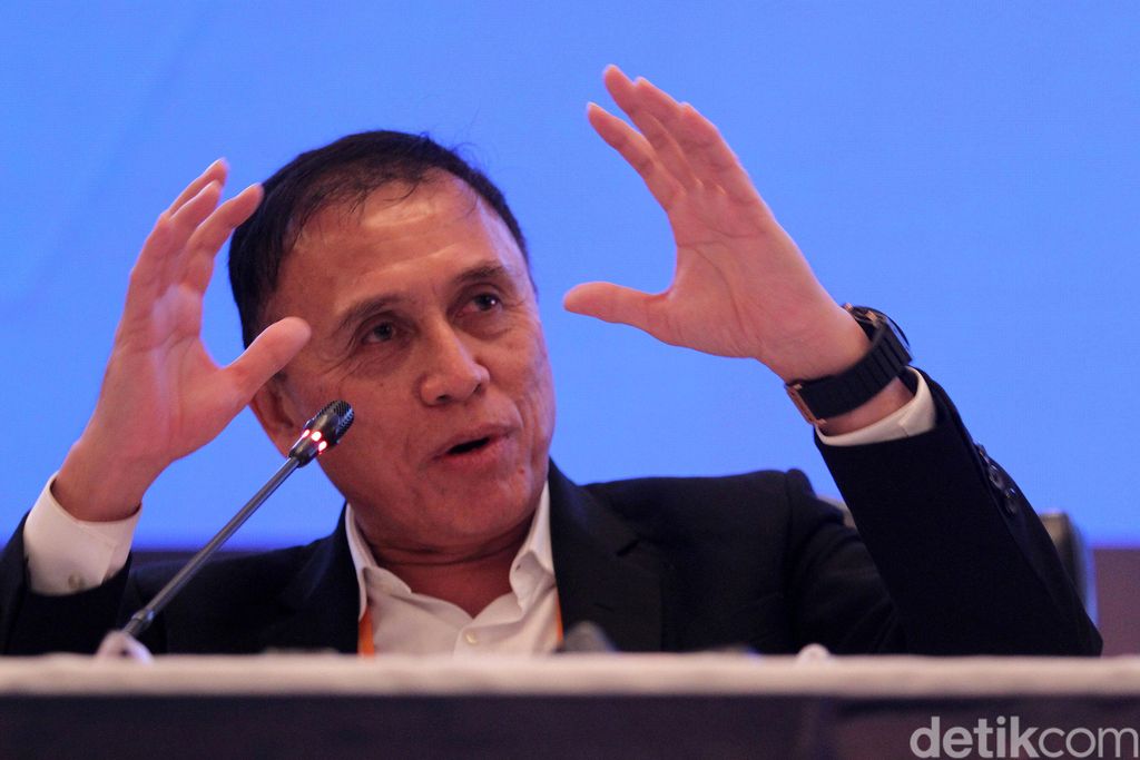 Mochamad Iriawan alias Iwan Bule terpilih sebagai Ketua Umum PSSI periode 2019-2023. Pemilihan Ketua Umum PSSI dilaksanakan dalam Kongres Luar Biasa (KLB) pemilihan PSSi di Hotel Shangri-La, Jakarta, Sabtu (2/11/2019). Iwan Bule didampingi dua orang wakil yaitu Cucu Sumantri dan Iwan Budianto.