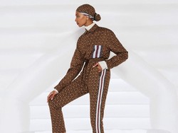 Wanita Keturunan Somalia Ini Jadi Model Hijab Pertama Burberry