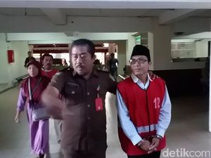 2 Pertimbangan soal Kebiri Kimia untuk Guru Ekskul yang Sodomi 15 Siswa 2 Pertimbangan soal Kebiri Kimia untuk Guru Ekskul yang Sodomi 15 Siswa