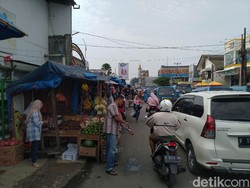 Satpol PP Bogor Ngaku Kesulitan Tertibkan Pedagang di Pasar Citeureup Bogor