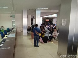 Tak Ada Pelayanan Karena Pegawai Demo, Pasien RSUD Al-Ihsan Terlantar