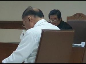 Baca Pleidoi Kasus e-KTP, Markus Nangis Cerita Tak Terima Gaji-Anak Dibully Baca Pleidoi Kasus e-KTP, Markus Nangis Cerita Tak Terima Gaji-Anak Dibully