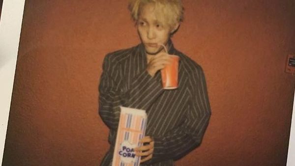 Sukses Manggung di Jakarta, Ini Gaya Keren Zion.T Saat Ngopi
