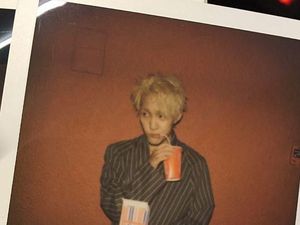 Sukses Manggung di Jakarta, Ini Gaya Keren Zion.T Saat Ngopi Sukses Manggung di Jakarta, Ini Gaya Keren Zion.T Saat Ngopi
