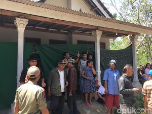 Polisi Temukan Tulang dalam Lantai Musala di Jember yang Dibongkar