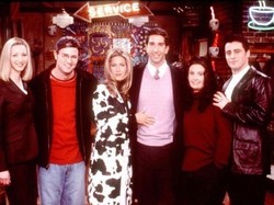 Courtney Cox Pilih Timothee Chalamet untuk Perankan Friends Era Milenial