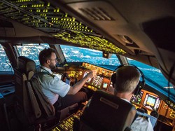 Kaca Kokpit Retak, Pesawat Mendarat Darurat di Taipei