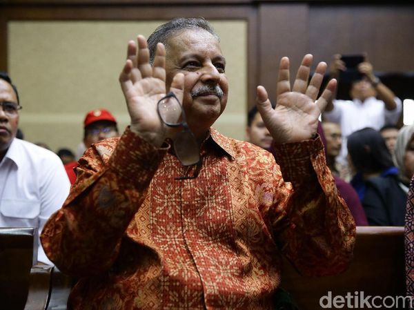 Senyum Sofyan Basir di Sidang Vonis Kasus PLTU Riau-1