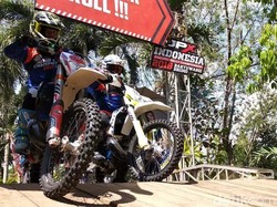 Ban Pacul Aman Dipakai Saat Hujan?