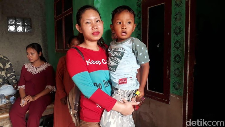 Pemkab Karawang Akan Laporkan Penyalur Buruh Migran Ilegal Pemkab Karawang Akan Laporkan Penyalur Buruh Migran Ilegal